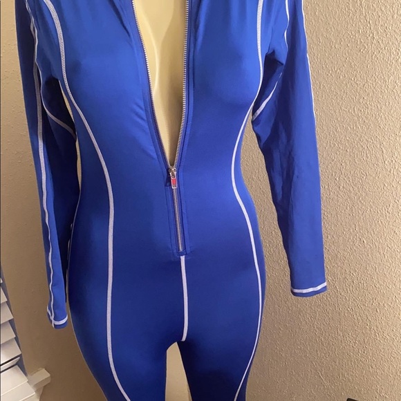 Clothing - Picture 5 of 16